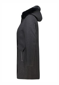 Grijze jas met een ritssluiting en zijzakken. Beschikt over een capuchon gevoerd met zwarte nepbont. Rechte snit en mid-lange ontwerp.