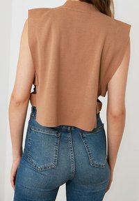 Trendyol Stickad tröja - brown