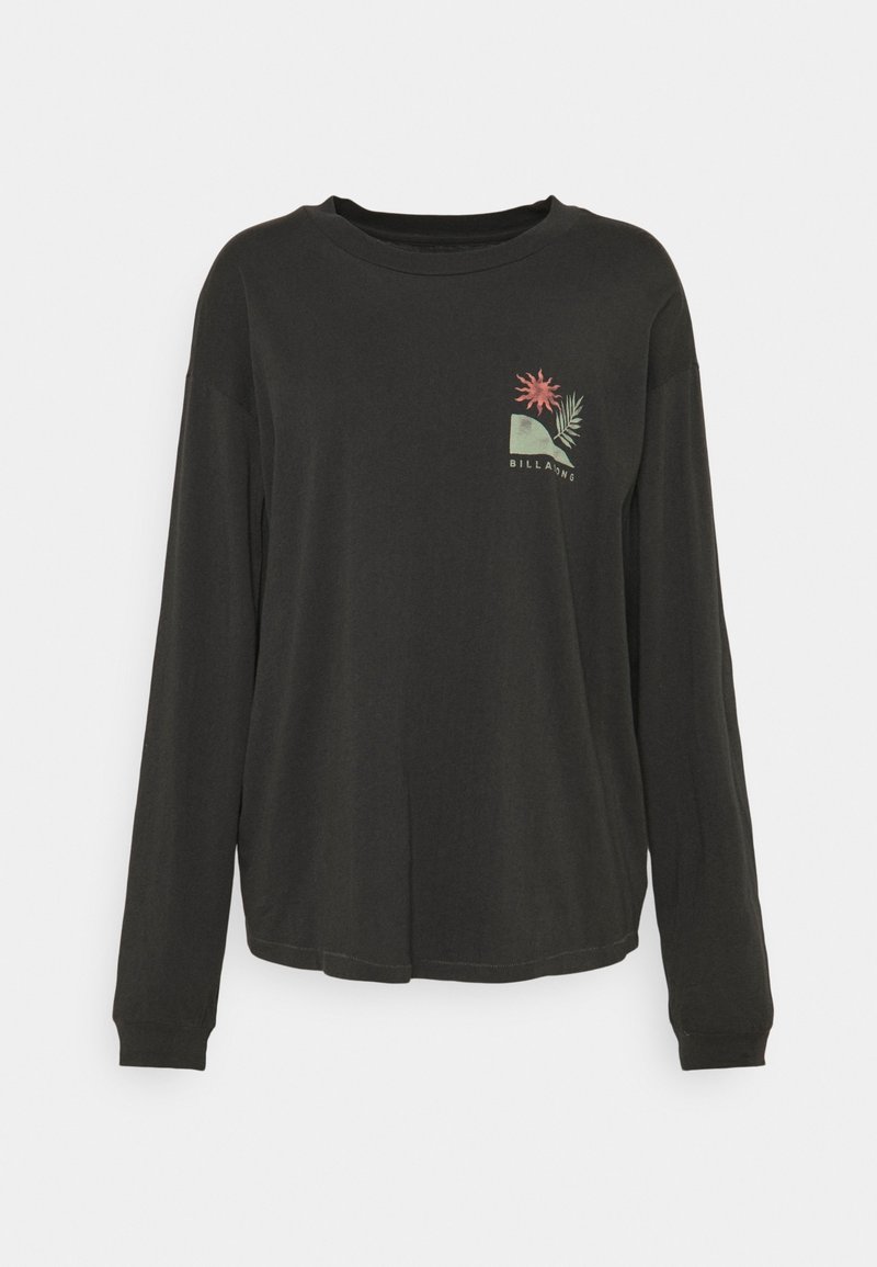 T-shirt nera a maniche lunghe con un design a taschino e una grafica tropicale colorata. Materiale morbido, colletto rotondo e vestibilità rilassata.