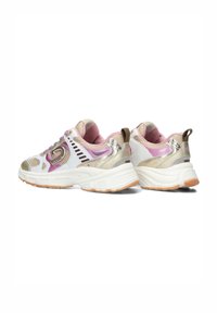 Sneakers met een witte en metallic gouden body, roze accenten, een textuurdesign, vetersluiting en een gevoerde zool met een rubberen buitenzool.
