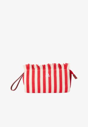 Rood-wit gestreept stoffen tasje met franjes aan de bovenkant, een klein wit embleem in het midden, een zijrits en een bruine polsband.