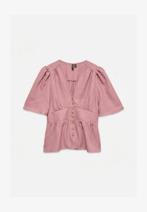 Blouse rose poudré à manches courtes avec col en V, taille froncée, boutons en bois sur le devant et épaules bouffantes.