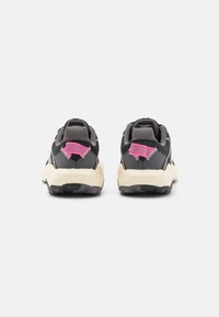 New Balance NITREL - Scarpe da corsa su strada - black