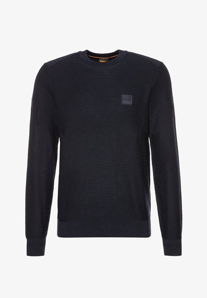 Pull noir texturé à manches longues avec col rond, poignets et ourlet côtelés, avec un petit patch logo carré sur la poitrine gauche.