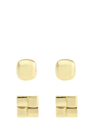 Guldtonede øreringe med to design: glatte, runde studs og teksturerede firkantede studs med et gittermønster. Poleret metallisk finish.