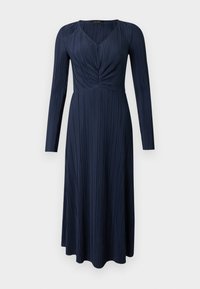 Tengerészkék hosszú ujjú ruha pliszírozott textúrával, V-nyakkivágással és redős mellrésszel. Közép-vádli hosszúságú, egyenes szegéllyel.