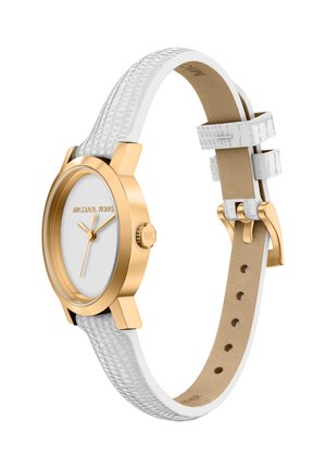 Reloj de pulsera en tono dorado con una esfera redonda blanca. Cuenta con una correa de cuero blanca texturizada, herrajes dorados y asas redondeadas para un ajuste seguro.