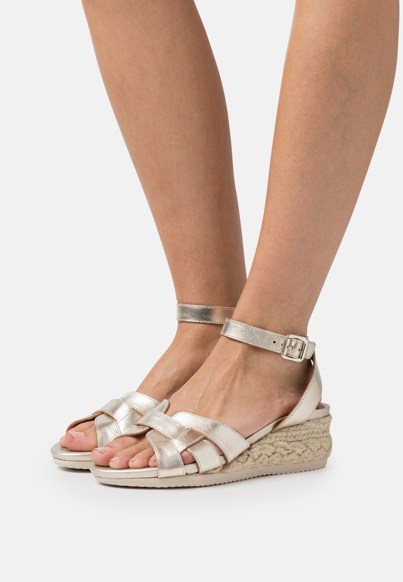 Geox Dames D ISCHIA CORDA C SANDALEN D02HHC-00022 - Vergelijk prijzen