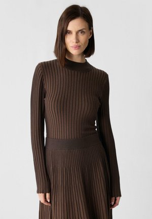 - Sweter