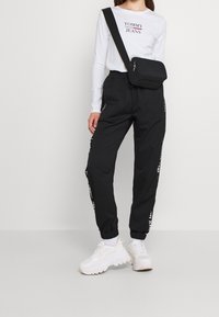 Tommy Jeans Långärmad tröja - white