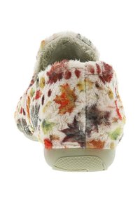 Des chaussons texturés et multicolores présentent un matériau doux et duveteux avec un motif floral. La semelle est vert clair avec une surface texturée antidérapante.