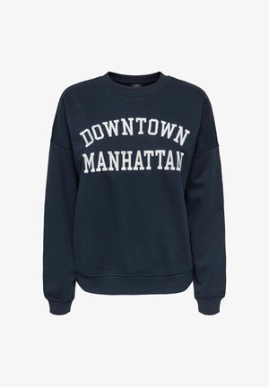 Granatowa bluza z białymi prążkowanymi mankietami i dolnym ściągaczem, z napisem "DOWNTOWN MANHATTAN" dużymi białymi wielkimi literami na piersi.