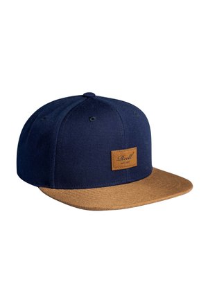 Gorra snapback azul marino con visera plana marrón y parche de cuero con el nombre de la marca en formato manuscrito en el panel frontal.