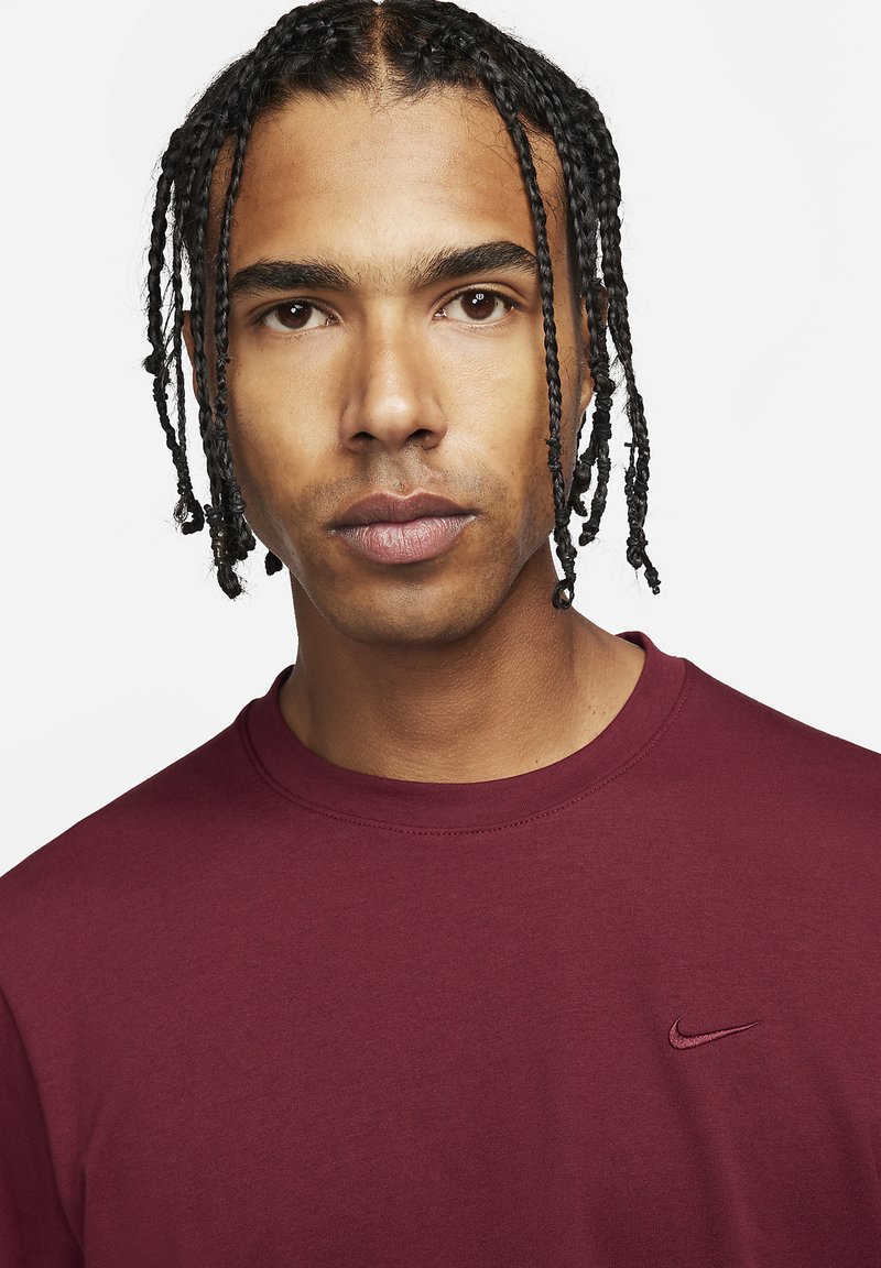 Nike Performance PRIMARY - Sport T-Shirt - dark team red dark team red