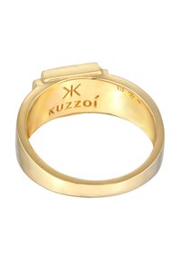 Guldpläterad ring med en slät, bred band och en rektangulär accent på toppen. Inuti ingraverat med "KUZZOI" och metallens renhetsmarkeringar.