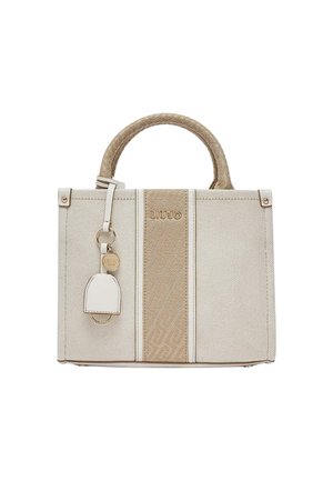 Beige en witte textuurrijke Liu Jo handtas met gevlochten handvat, centrale logostreep en bevestigde sierlijke sleutelhanger aan de voorkant.