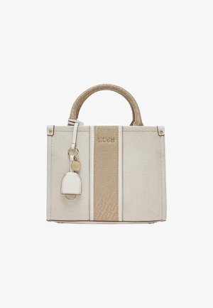 Beige en witte textuurrijke Liu Jo handtas met gevlochten handvat, centrale logostreep en bevestigde sierlijke sleutelhanger aan de voorkant.