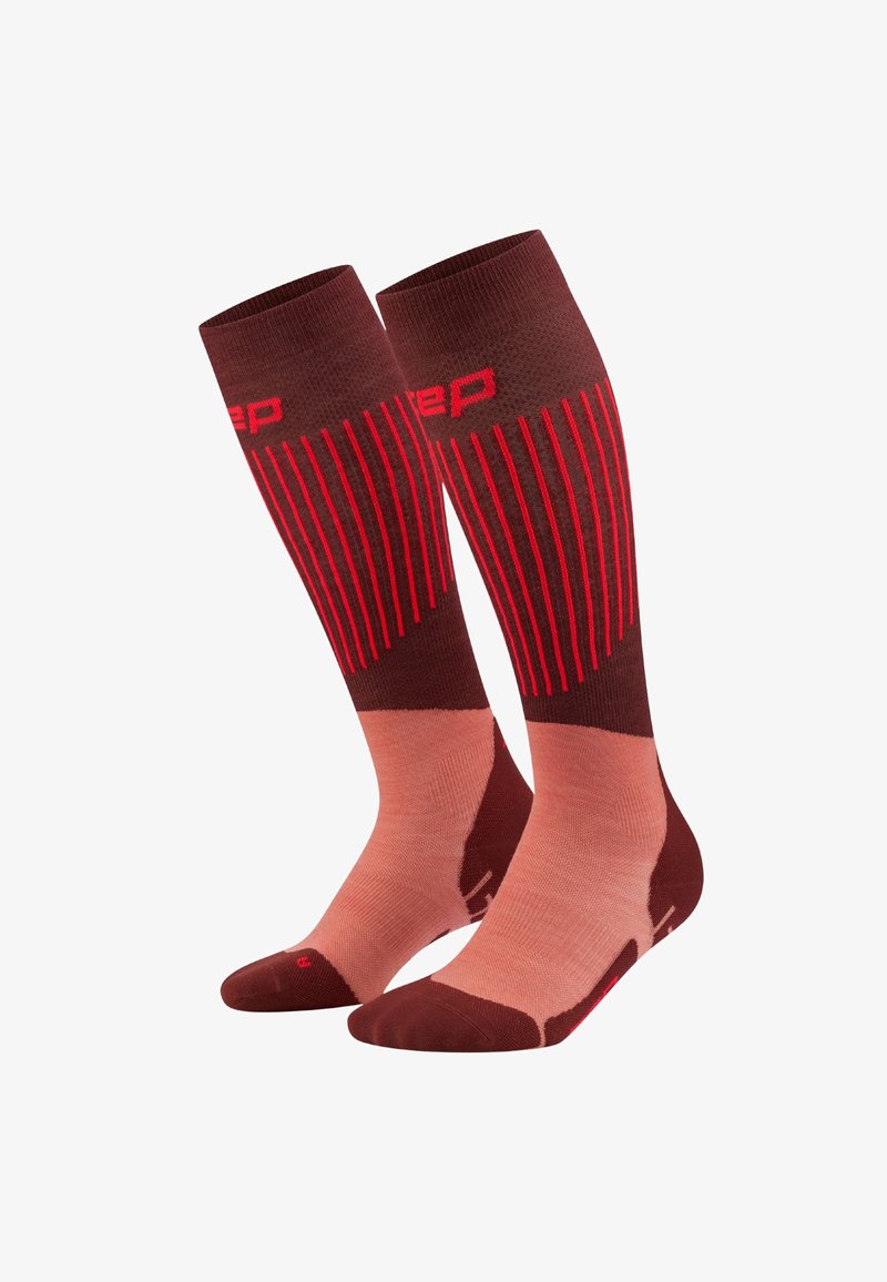 Kompressionssocken in Brauntönen und Rosa, mit roten vertikalen Streifen und Logo, strukturiertem Bündchen oben und verstärktem Zehenbereich.