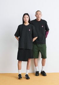 adidas Originals RAMEN TEE UNISEX - Nyomott mintás póló - black