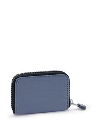 Portafoglio con zip in tessuto blu scuro con superficie testurizzata. Presenta un bordo di accento nero e una piccola coulisse in metallo. Forma rettangolare compatta.