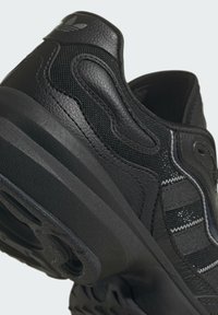 adidas Originals ZENTIC W - Sportcipő - black