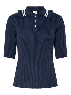 Marineblå stripete polo med korte ermer, hvitstripet krage, ruffle-detaljer på skuldrene og tre knapper foran.