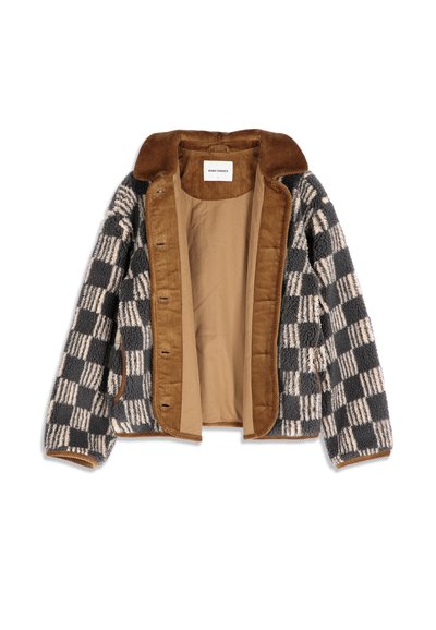 Veste polaire à carreaux noir et blanc avec col et bordure en velours côtelé marron, devant ouvert montrant une doublure unie couleur camel.