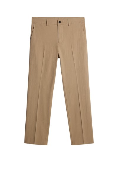 Beige Hosen aus strukturiertem Stoff mit entspannter Passform. Sie verfügen über einen vorderen Knopfverschluss, seitliche Taschen und kein sichtbares Muster.