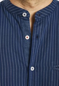 Jan Vanderstorm NALLE - Hemd - dunkelblau gestreift