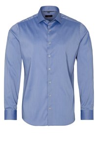 Camicia da uomo azzurro chiaro a maniche lunghe con collo alla francese e polsini con bottone singolo, mostrata su sfondo bianco.