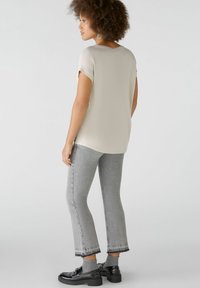 Oui AYANO - T-Shirt basic - light stone