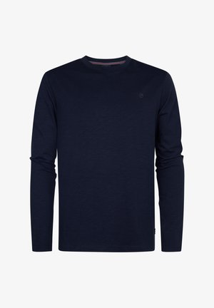 Tricou cu mânecă lungă, bleumarin, realizat dintr-un material moale, cu decolteu rotund, logo subtil pe piept și croială lejeră.