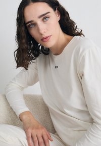 BOSS Pyjamasöverdel - open white