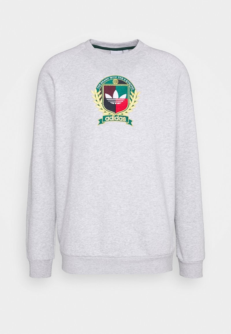 Grå sweatshirt med rund hals, med en färgglad broderad logotyp med laurelaccenter och "adidas"-text. Mjuk tyg, avslappnad passform.