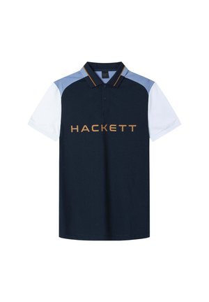 Polo bleu marine avec des manches contrastées en bleu clair et blanc, présentant un logo orange "HACKETT" sur le devant et un col classique.