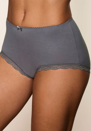 Graue, hoch taillierte Unterwäsche aus weicher Baumwolle, mit Spitzenbesatz an den Rändern und einer kleinen Schleife hinten als Akzent.