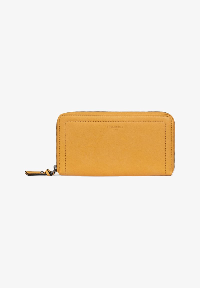 Portefeuille en cuir jaune avec une texture lisse, de forme rectangulaire, avec des coutures contrastées et une fermeture éclair avec une languette.