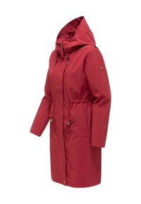 Crvena kapuljača srednje dužine s podesivim vezicama u struku i na kapuljači, prednji patentni zatvarač i kopče na pritisak, kosi bočni džepovi.