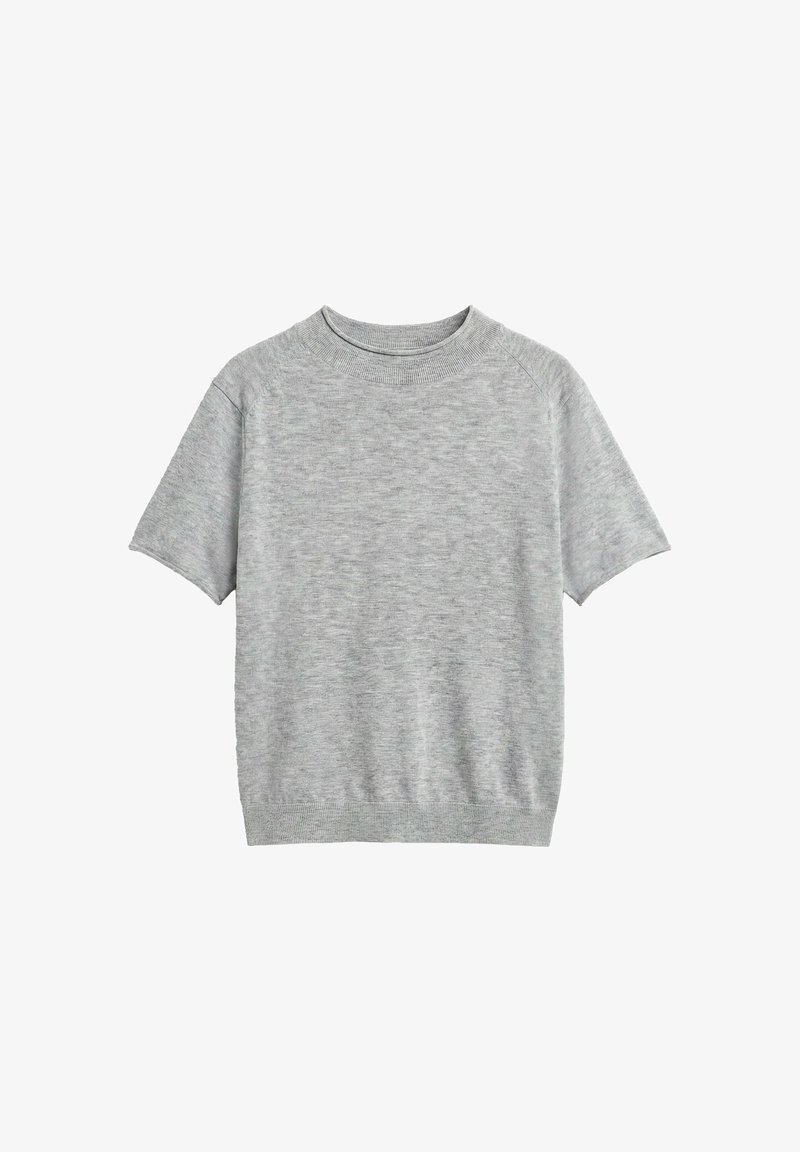 Pull en maille gris clair à manches courtes avec col rond, poignets et ourlet côtelés sur fond blanc.