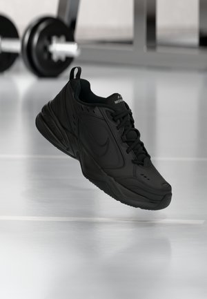 Nike Performance AIR MONARCH IV - Treeningjalatsid - black
