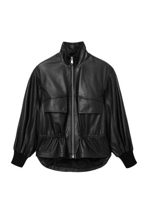 Veste en cuir noir avec un col montant, deux poches avant, une ceinture élastique et des poignets c ôtelés. Dotée d'une fermeture éclair et d'une texture lisse.