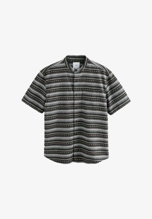 Krátký rukáv košile s pruhovaným vzorem v černé, bílé a zelené, s knoflíkovým zapínáním a mandarínským límečkem. Texturovaná látka.