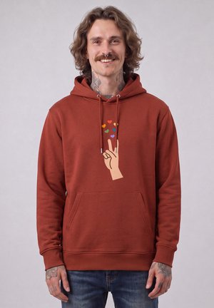 watapparel, SPREAD LOVE UNISEX - Kapuzenpullover - earthy red