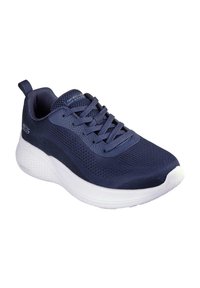 Scarpe sportive in mesh navy con tomaia strutturata, chiusura con lacci e suola in gomma bianca con tacco leggero.