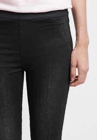 GAP Vaqueros slim fit - black denim