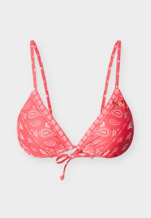 Haut de bikini triangle rose corail avec imprimé cachemire et floral blanc, bretelles fines réglables et fermeture à nouer au centre avant.