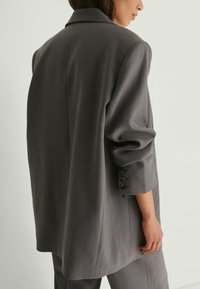 NA-KD Puspaltis - grey