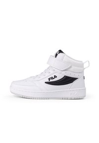 Zapatilla alta blanca con detalles negros, material de cuero texturizado, cierre de cordones y tira de Velcro, cuello acolchado y logotipo de marca.