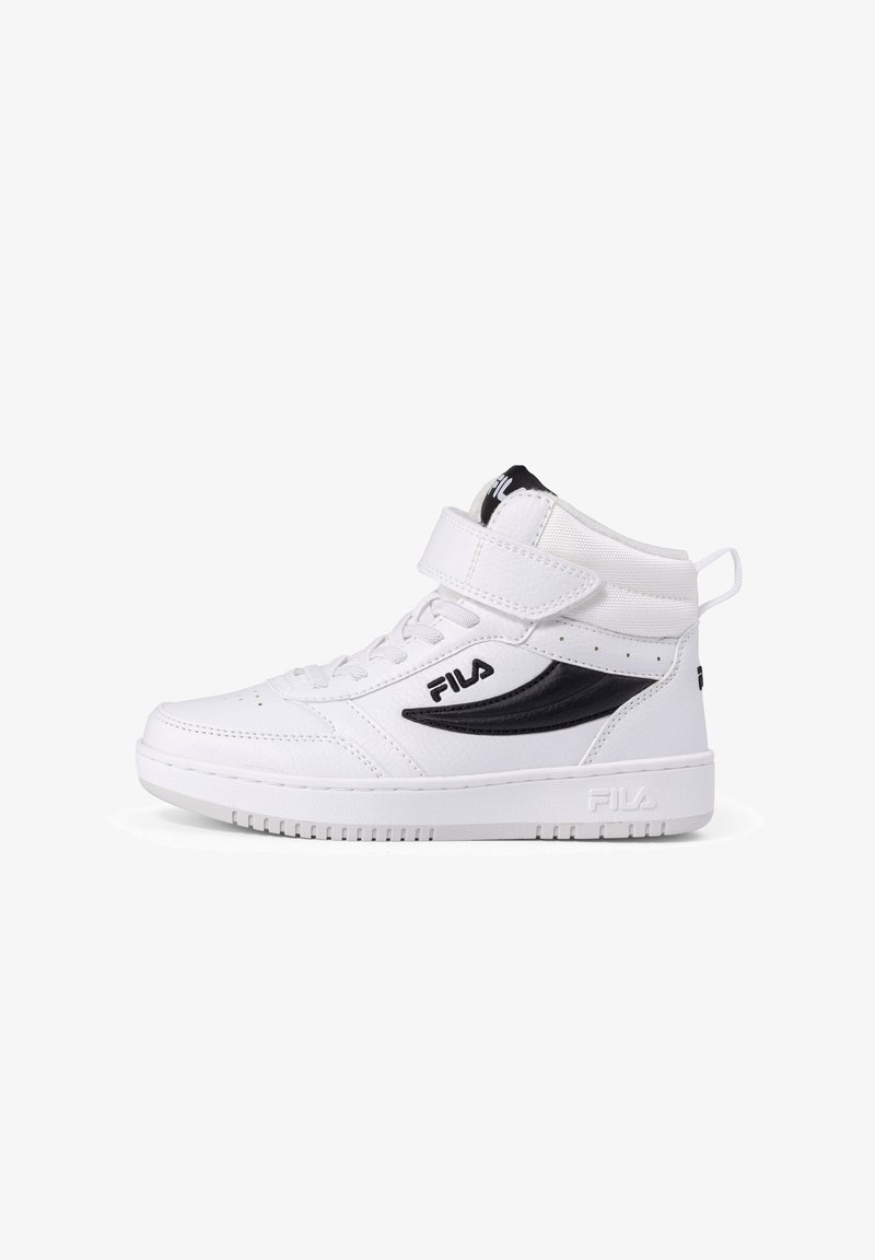 Baskets montantes blanches avec des accents noirs, en cuir texturé, fermeture à lacets et à bande Velcro, col rembourré et logo de marque.