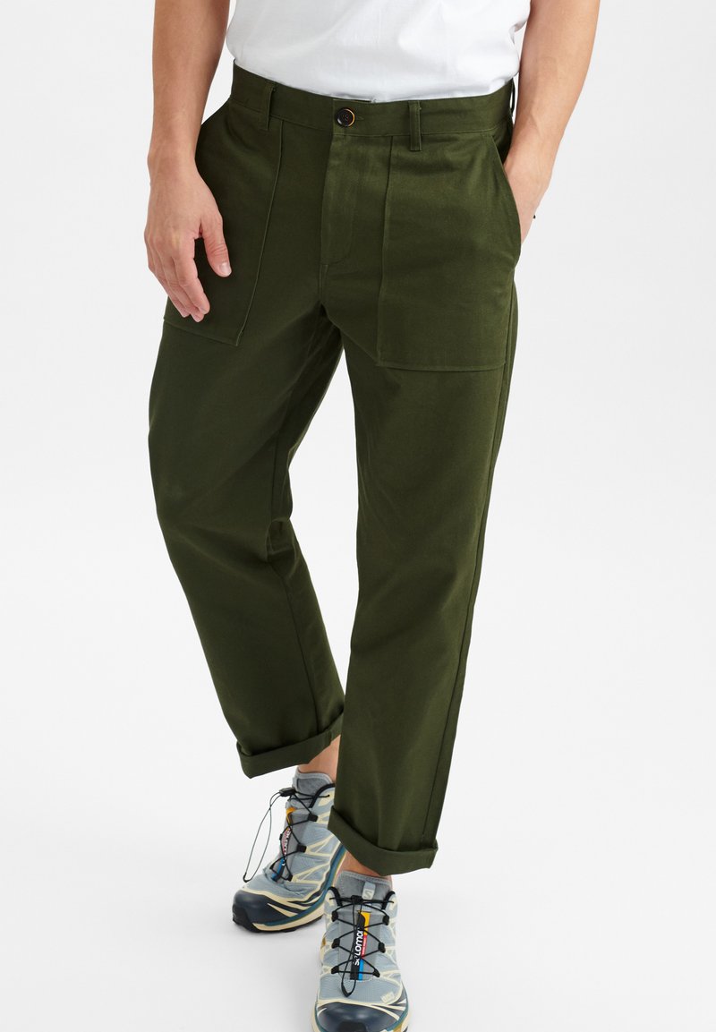Herren Chinos | Anerkjendt JAN FATTIQUE WORKER PANT Stoffhose rifle green/grün - FN15303 Herren Chinos | Anerkjendt JAN FATTIQUE WORKER PANT Stoffhose rifle green/grün - FN15303